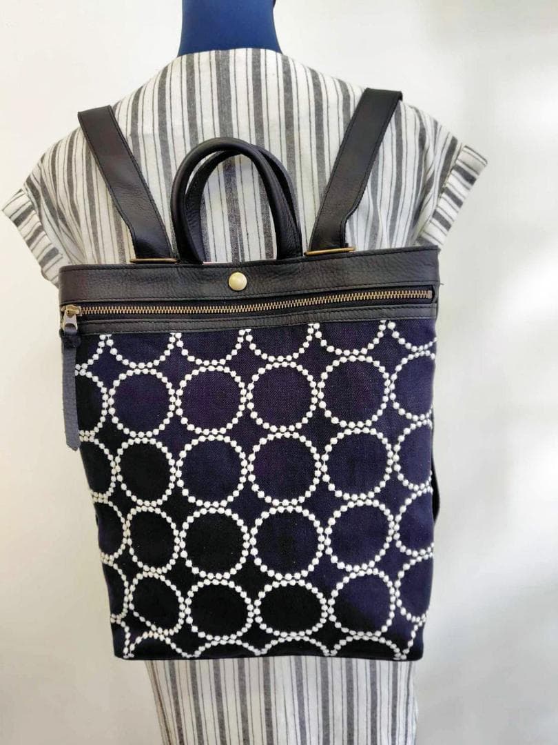 ミナペルホネン/2025tambourineタンバリンネイビー×白/牛革A4