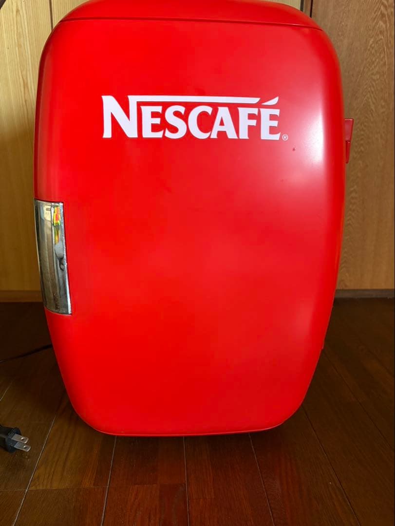 Nescafé 赤冷蔵庫