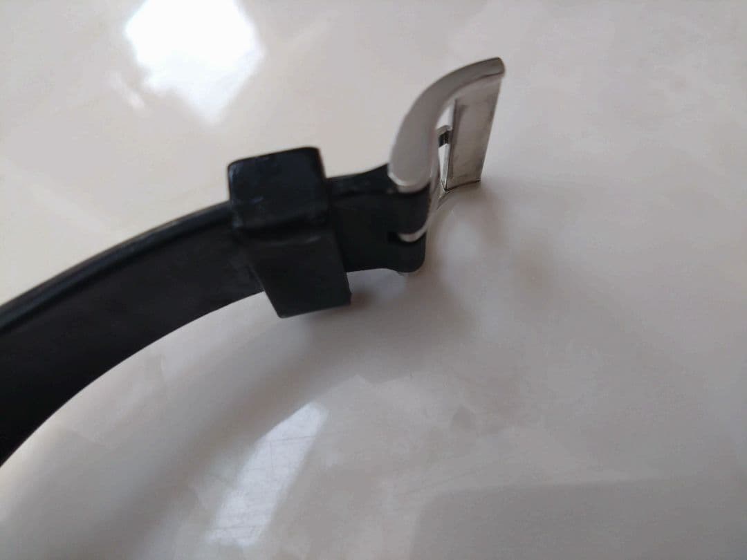 GUCCI ラバー ベルト 時計　SYNC YA137116