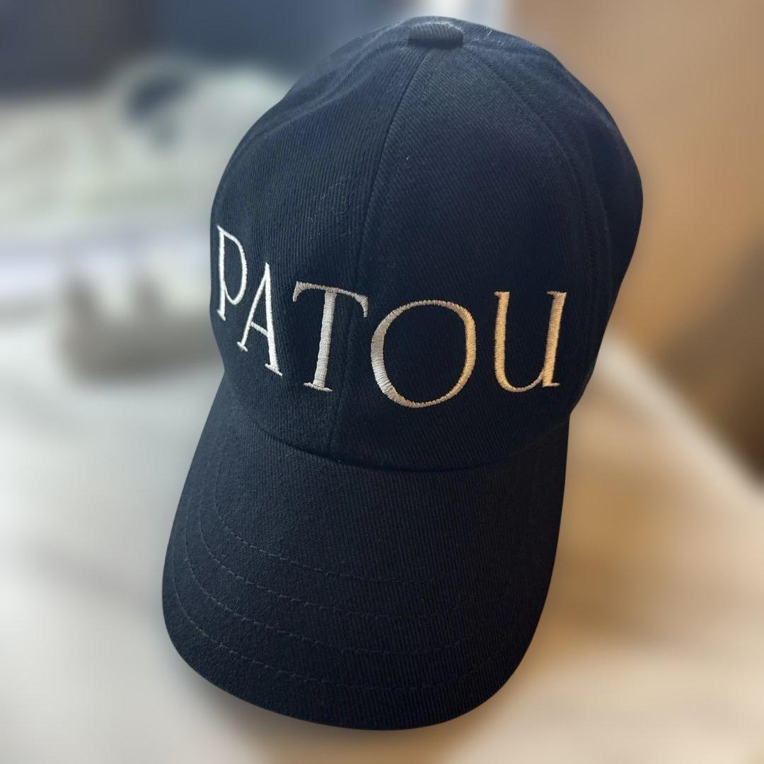 PATOU 黒 ベースボールキャップ