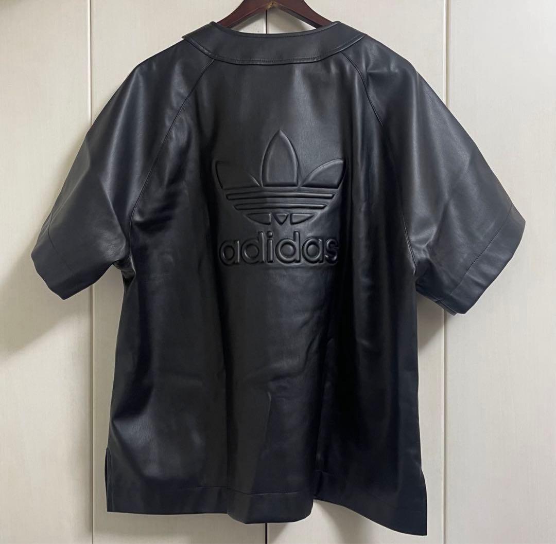 adidas フェイクレザー ベースボールシャツ