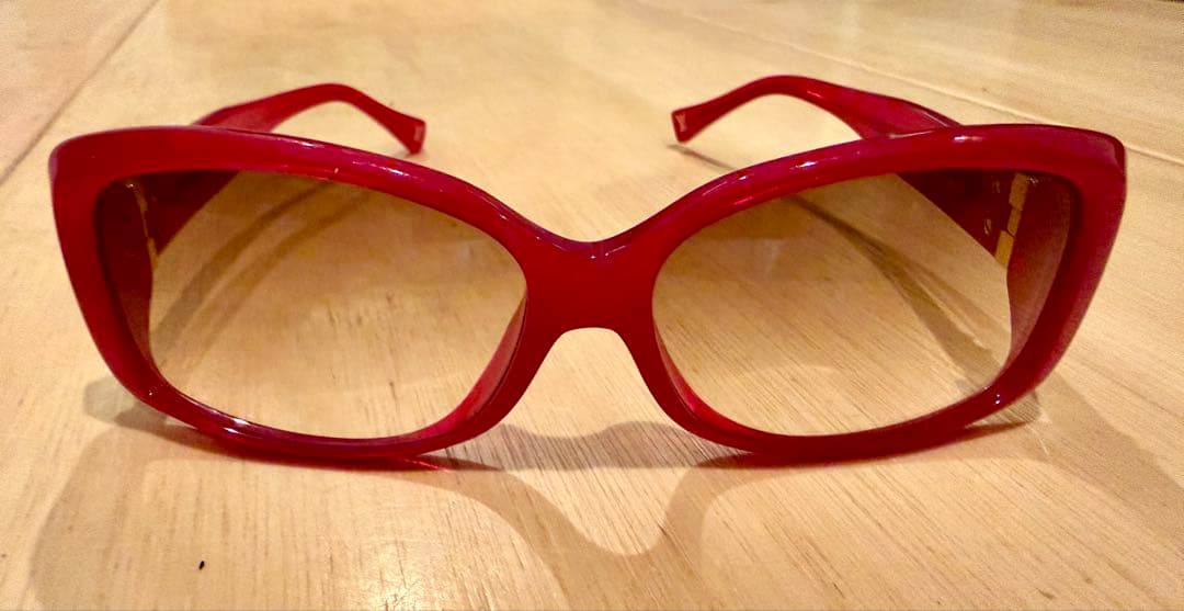 LOUIS VUITTON レッド サングラス