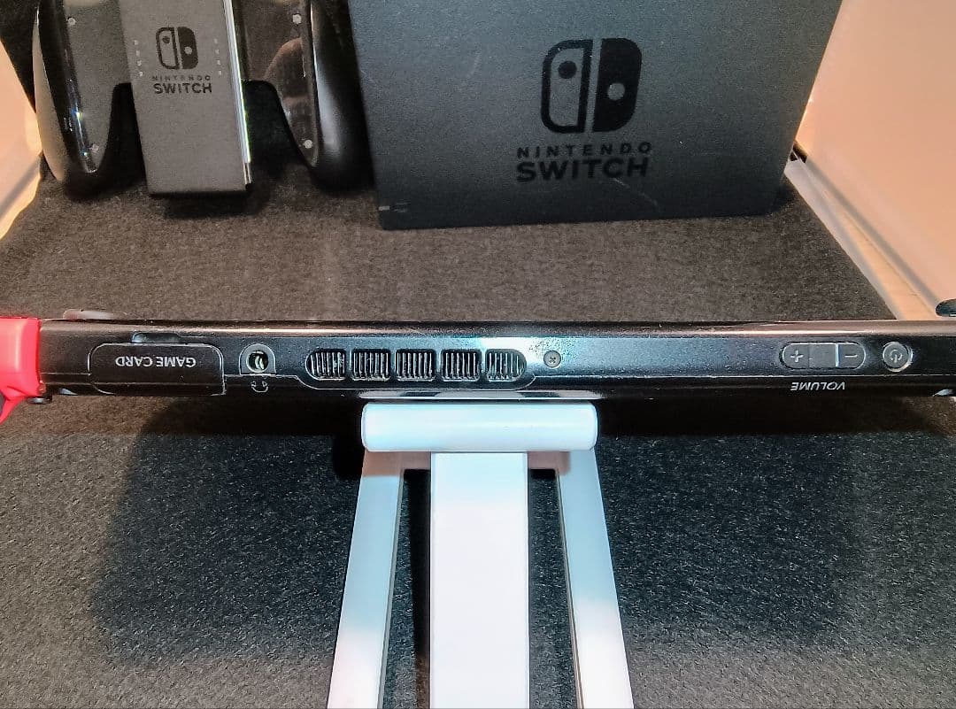 Nintendo Switch 本体一式　スイッチ付属品あり。