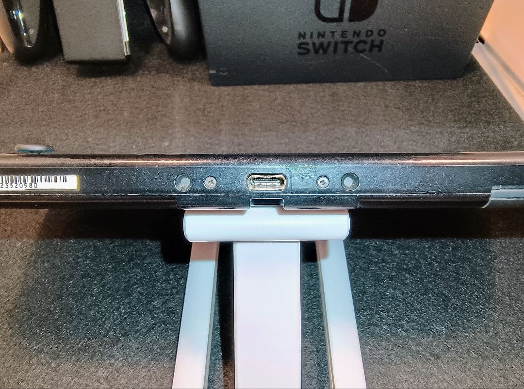 Nintendo Switch 本体一式　スイッチ付属品あり。