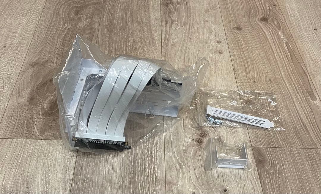 LIANLI VG4-4-V2W(ホワイト) グラフィックカード縦置きブラケット