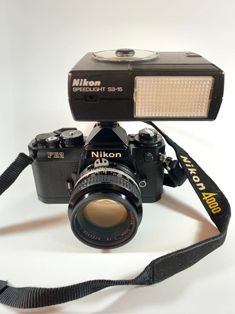 Nikon FE2 フィルム一眼レフカメラ 50mmレンズ、ストロボ付き