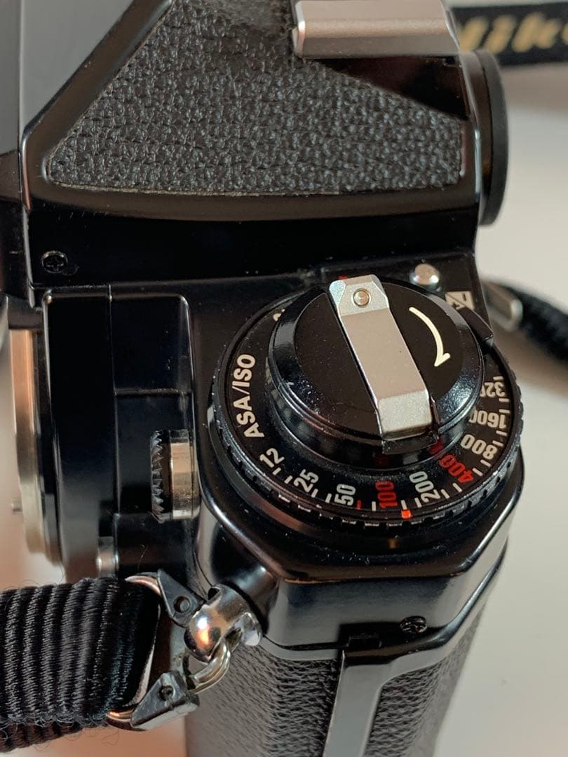 Nikon FE2 フィルム一眼レフカメラ 50mmレンズ、ストロボ付き