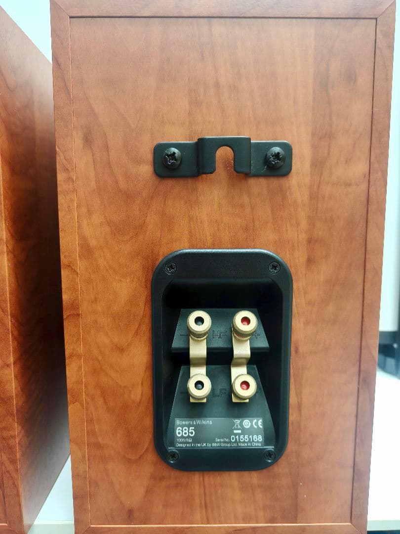 Bowers & Wilkins 685 ブックシェルフスピーカー