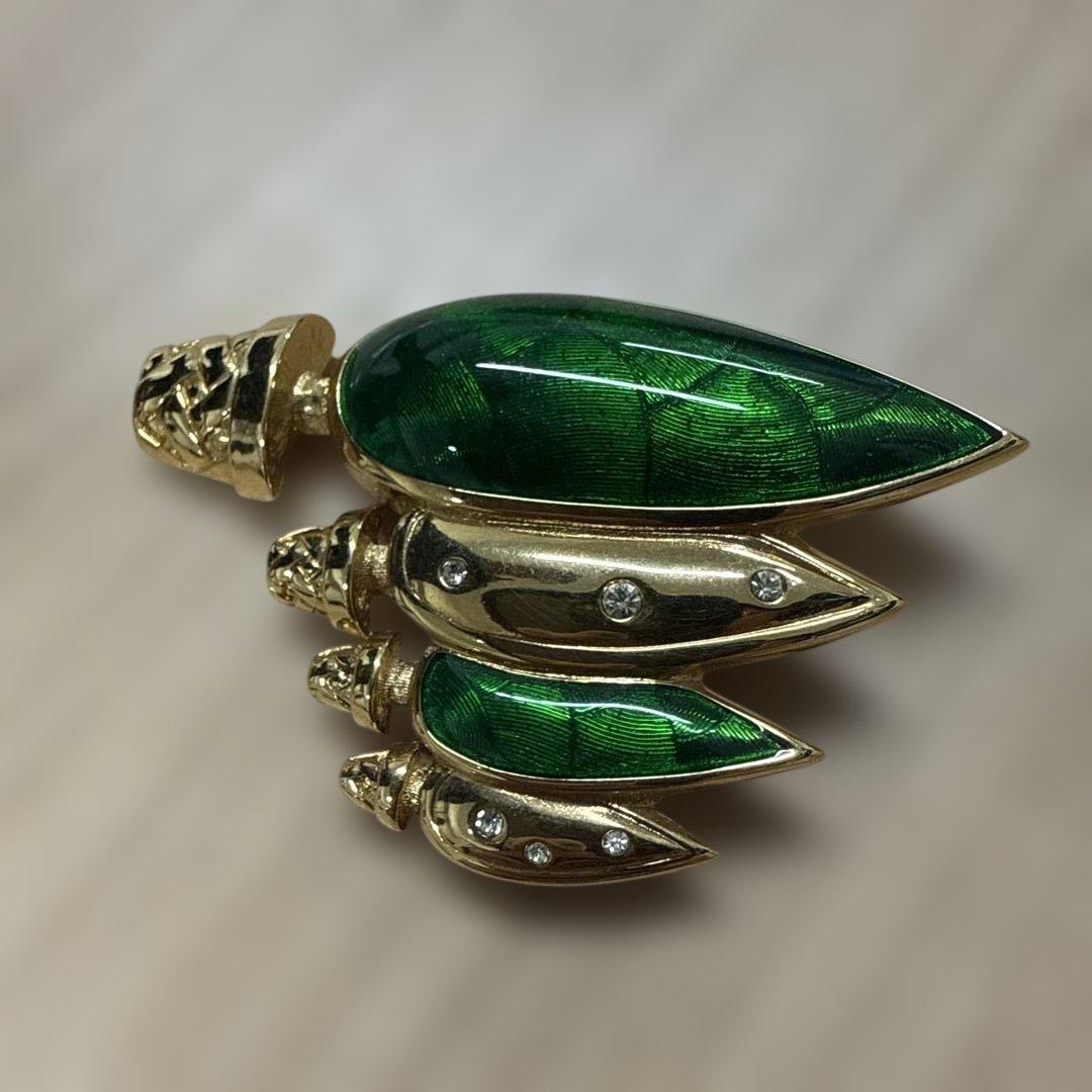 Christian DIORブローチ