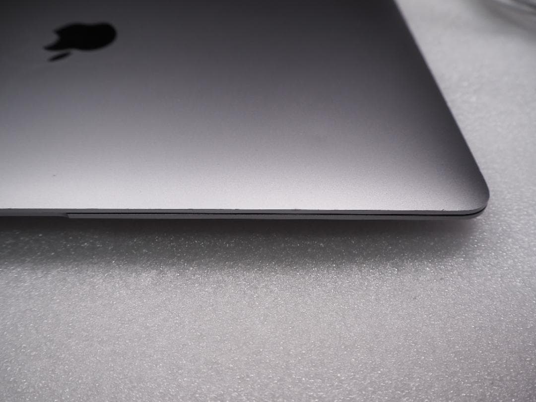 岡八郎　MacBook Air 2018