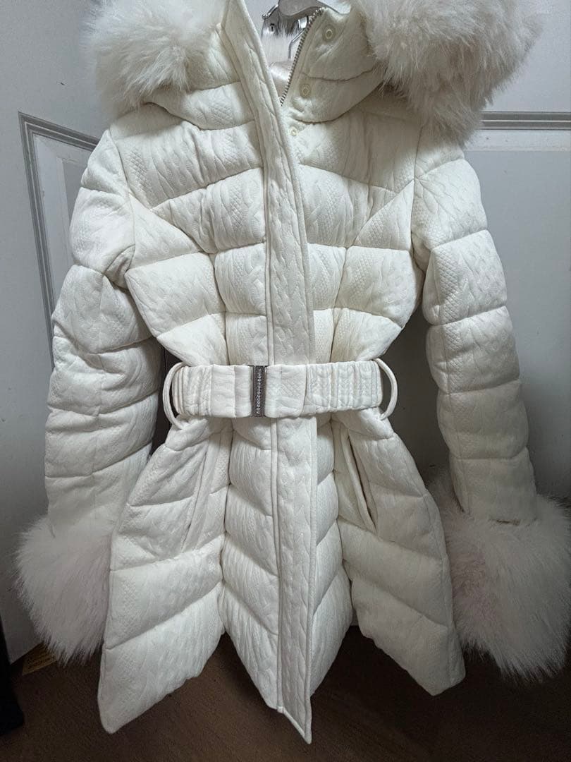 ミシェルマカロン ケーブル柄ベルトダウンコート　アイボリー