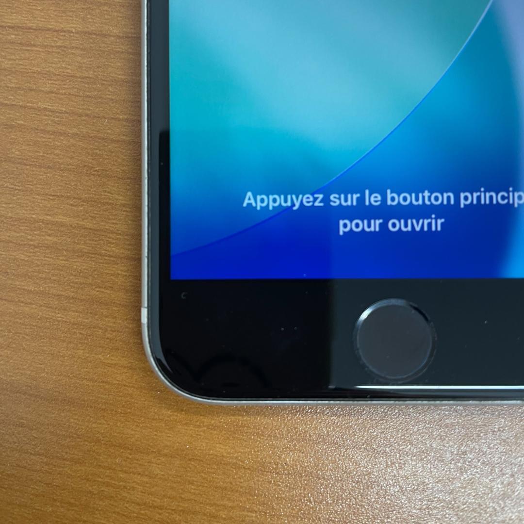 さ*ら様 動作確認済み iPhone SE 第2世代 64GB ID:B7180