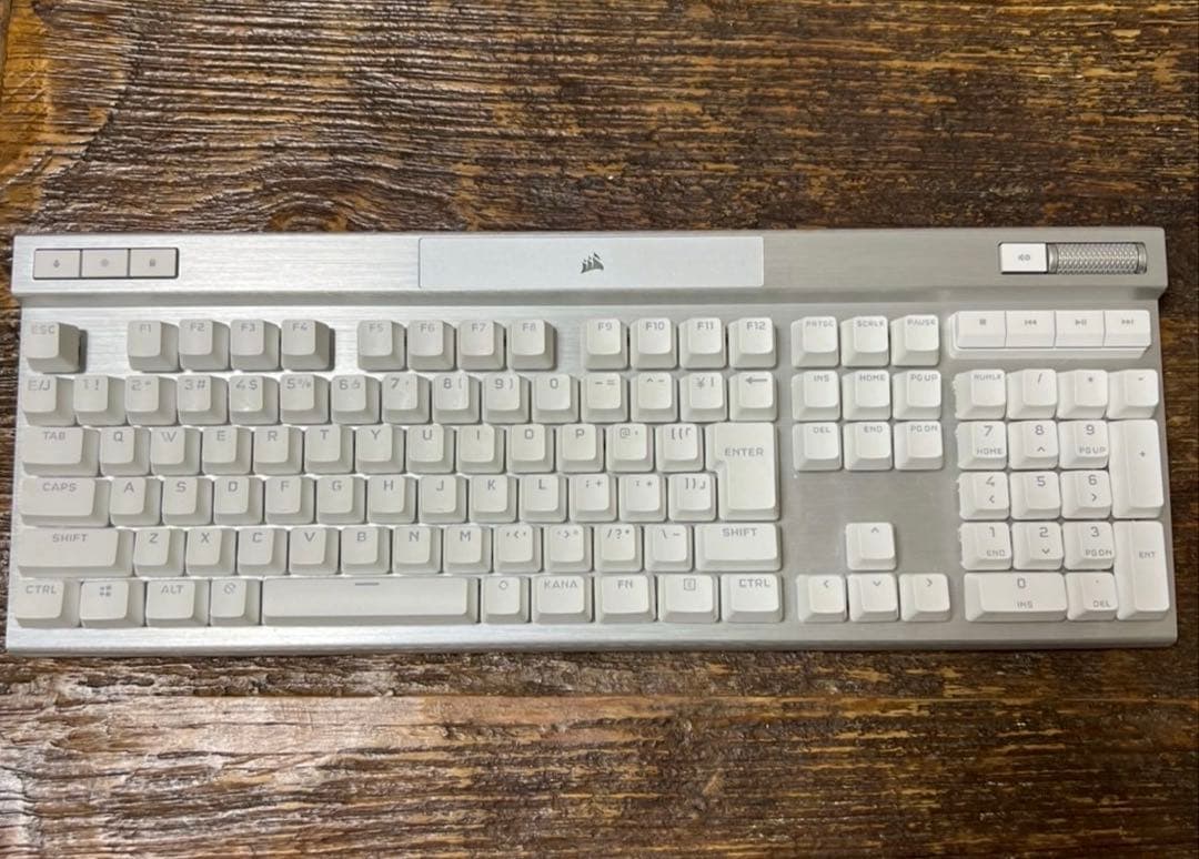 Corsair K70 PRO ホワイト RGBキーボード 本体