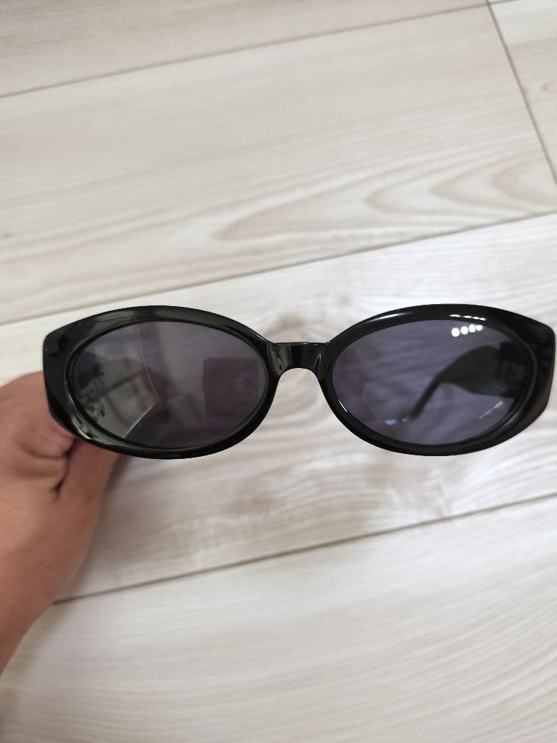 Gucci ブラック オーバル サングラス