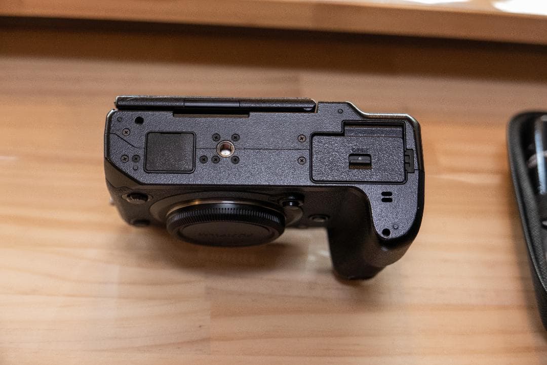 富士フィルム FUJIFILM X-H1 ハーフケースおまけ付き 良品 動作品