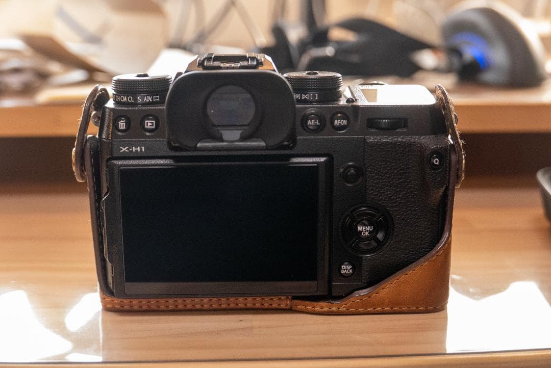 富士フィルム FUJIFILM X-H1 ハーフケースおまけ付き 良品 動作品