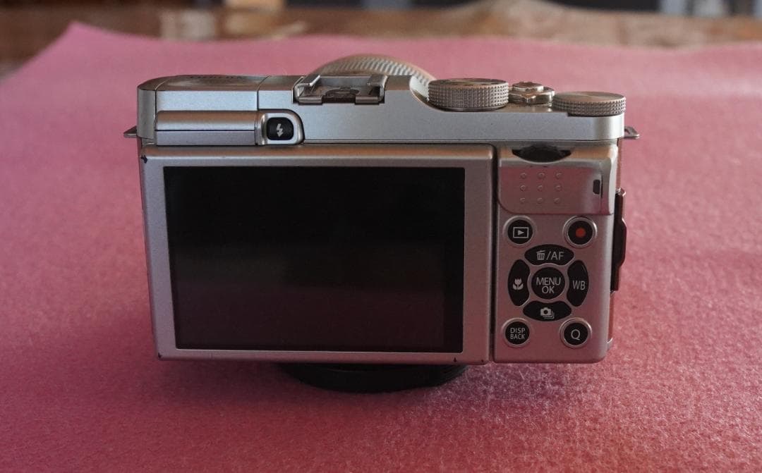 Fujifilm X-M1 ミラーレスカメラ 16-50mmレンズ付き\"訳あり”