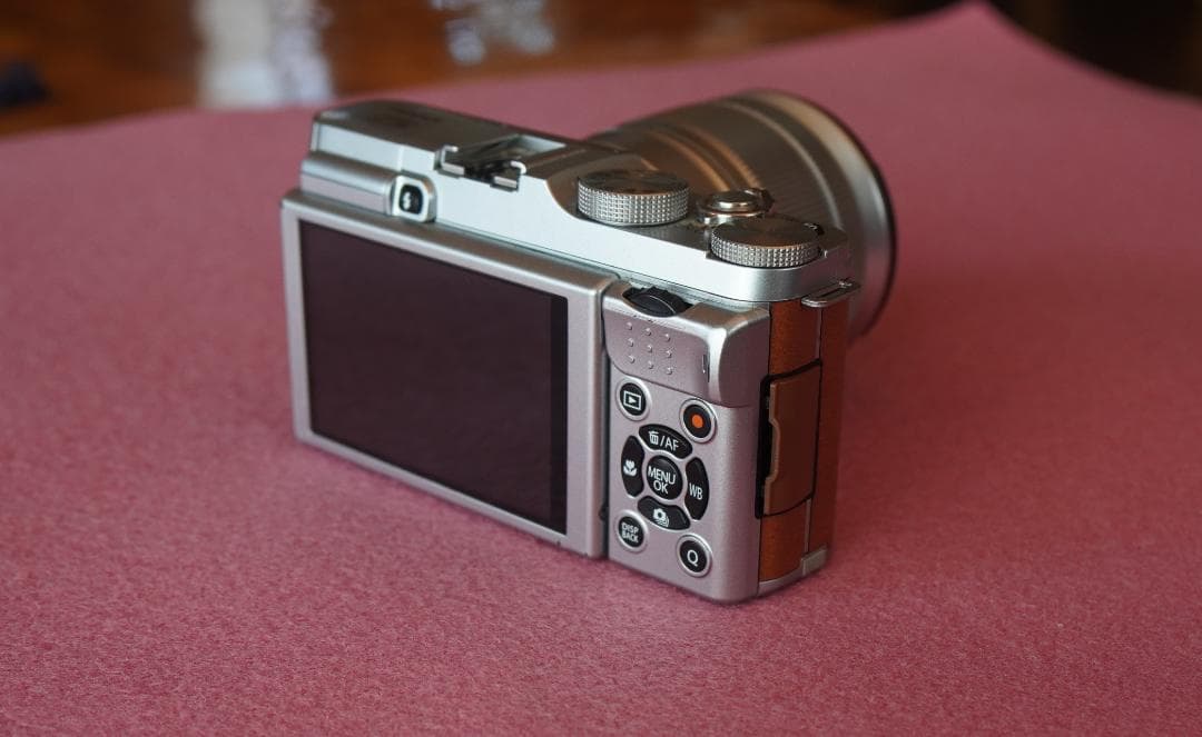 Fujifilm X-M1 ミラーレスカメラ 16-50mmレンズ付き\"訳あり”