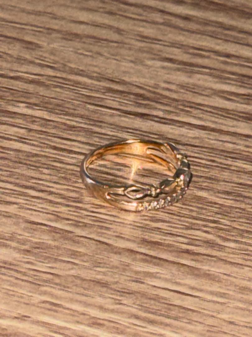 ゴールド エレガントリング 装飾的デザイン