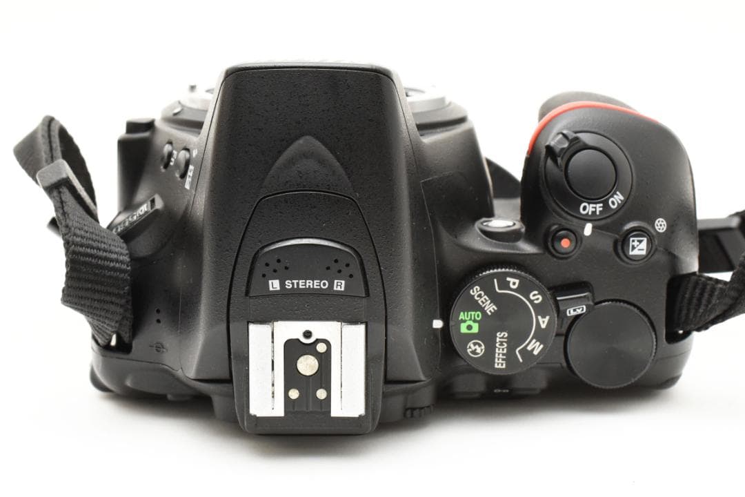 ★ショット数5,904 枚・超美品★ ニコン D5600 ボディ #18464