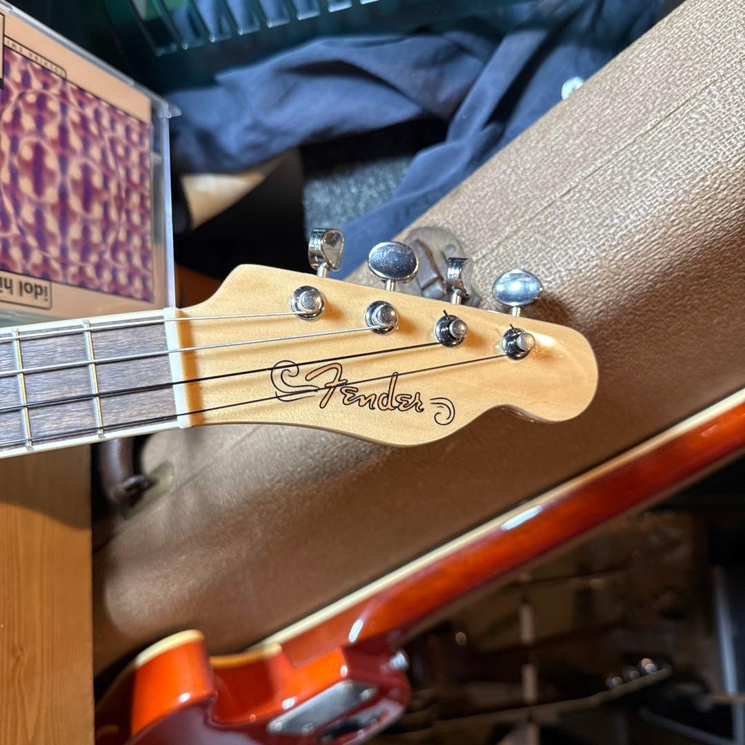 Fender エレキウクレレ　イエロー