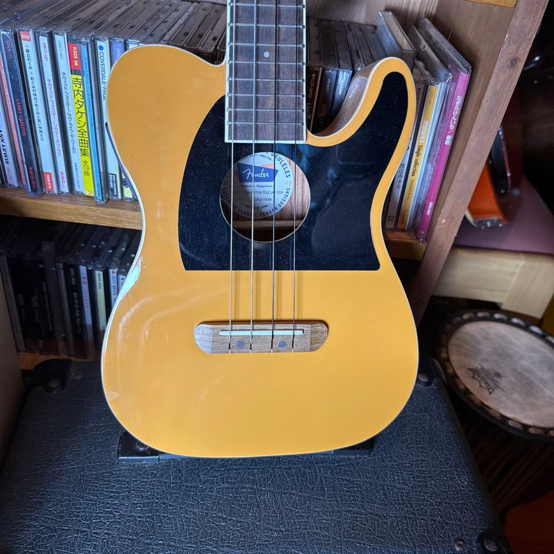 Fender エレキウクレレ　イエロー
