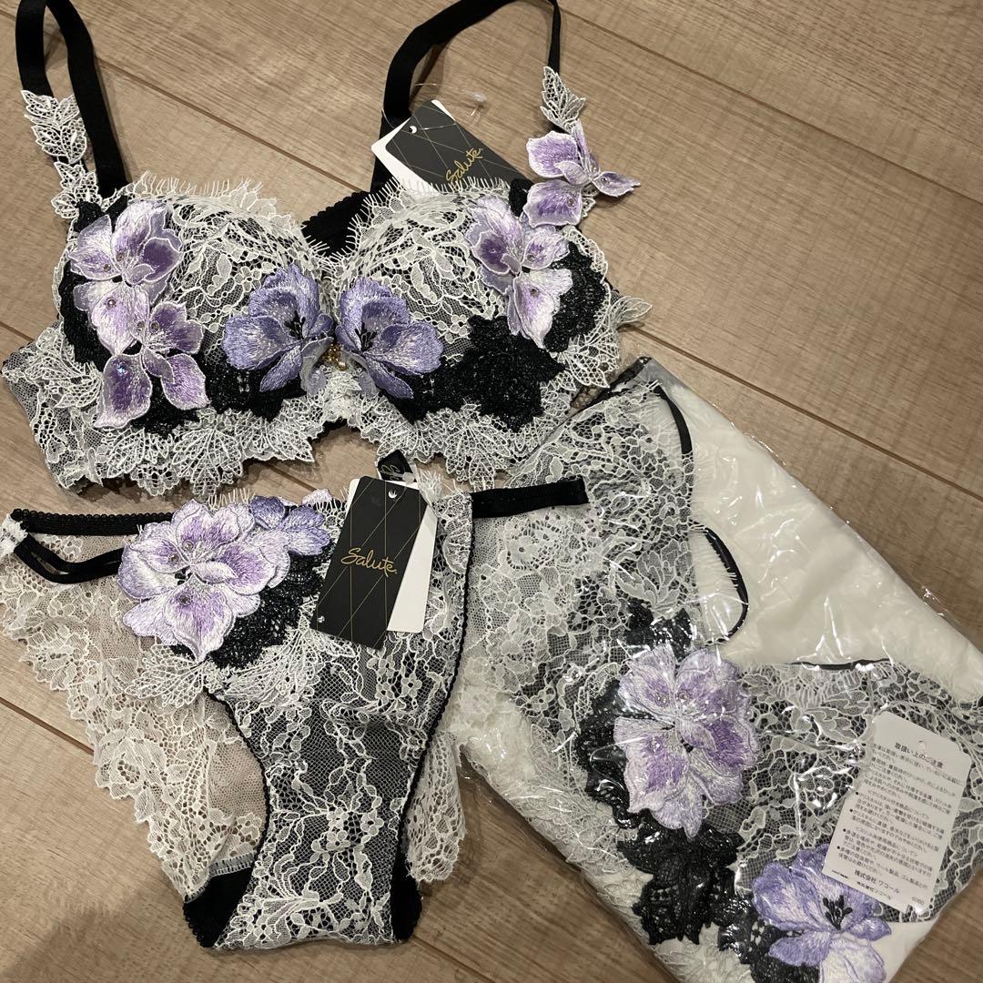 Tomo✨サルート 花柄レース D75 ブラジャー、ショーツ、キャミソール