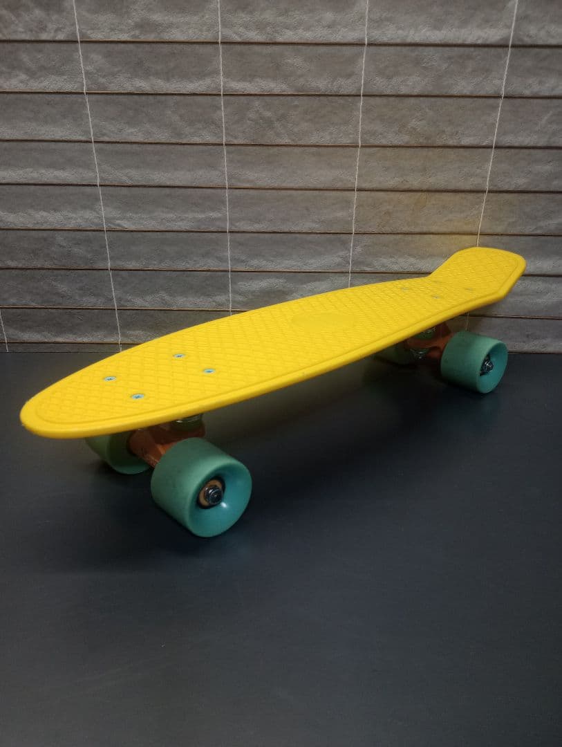 PENNY　イエロー　スケートボード　２２インチ　中古