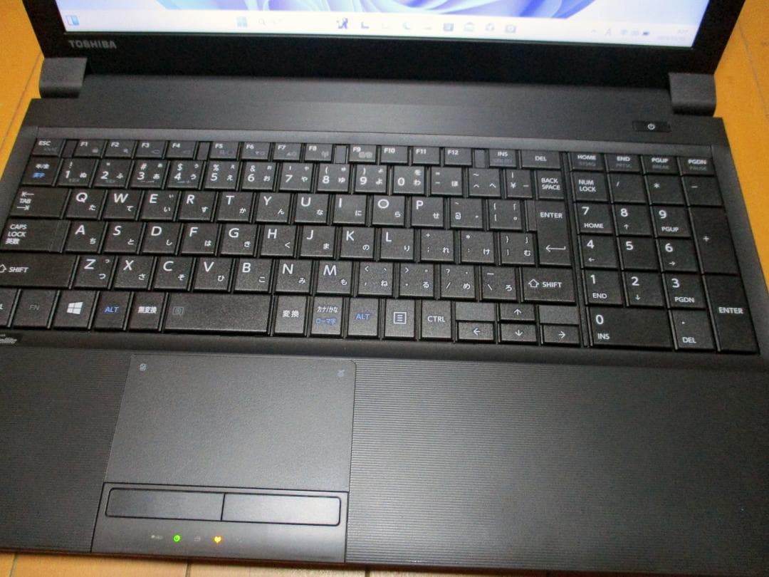 東芝　第5世代i３/SSD256GB新品/8GB/DVD/office/カメラ