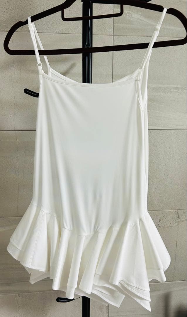 【新品未使用】CADUNE 神崎恵 フリルキャミソール　白
