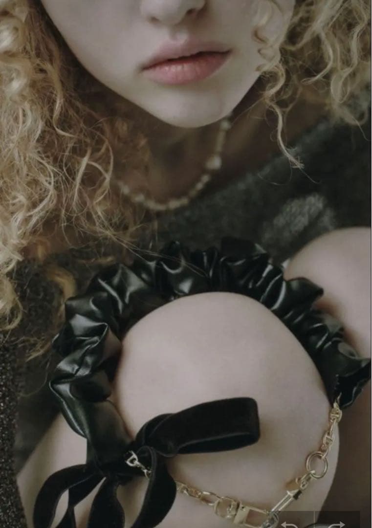 美品！完売品　ユイクト　スマホストラップ　パール付きuiqut