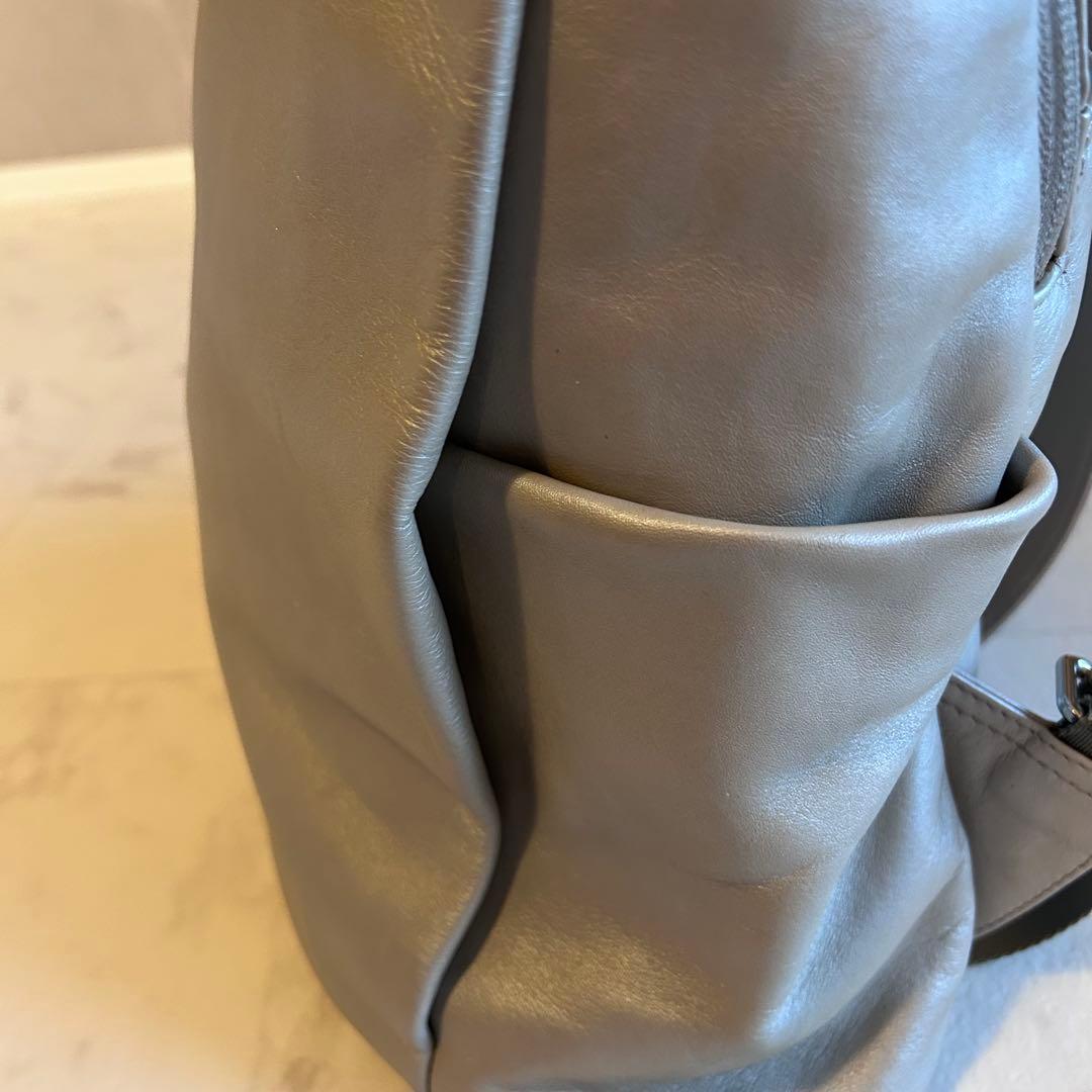 イアパピヨネ　レザー　スタンドリュック２