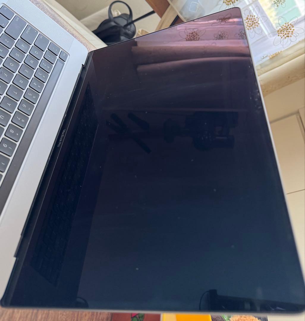 MacBook本体 MacBookPro 16 2019 i9/32GB/1TB/5500M/8GB
