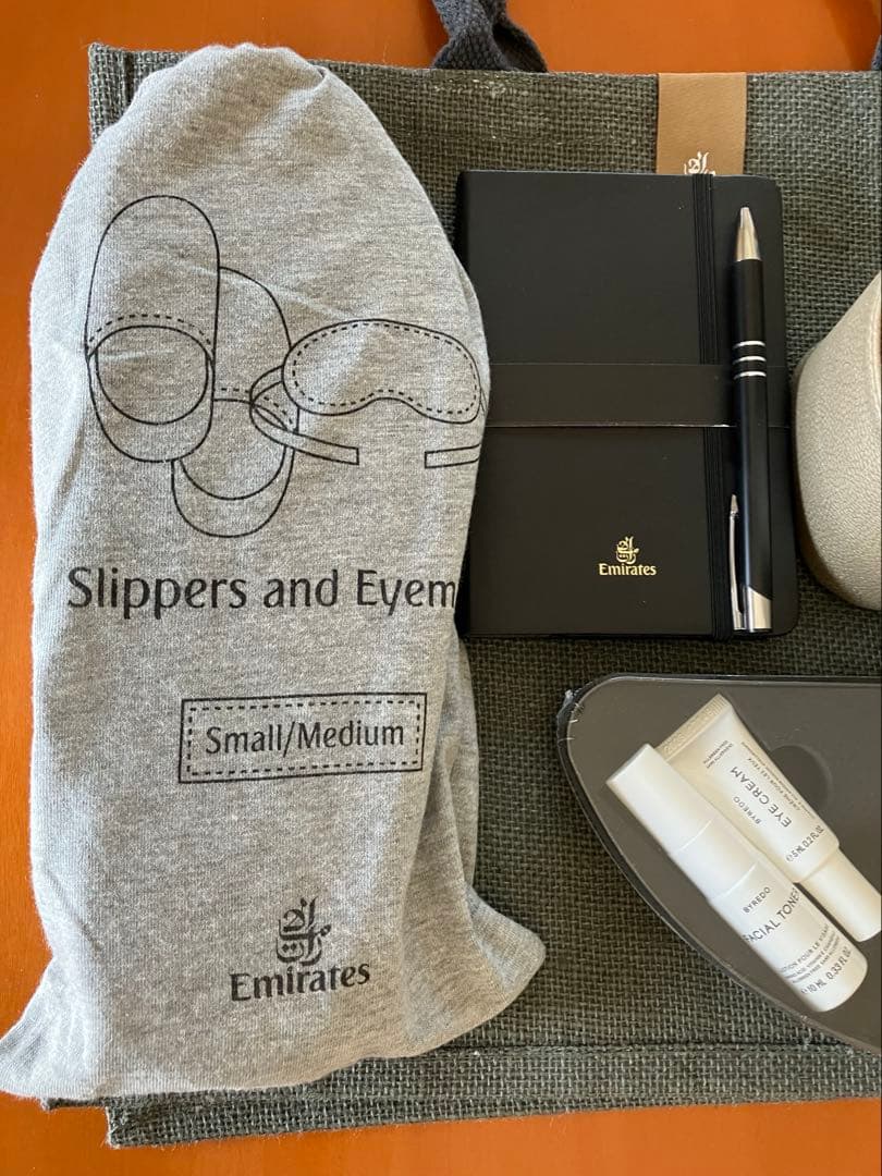 エミレーツ　ファーストクラス　アメニティ