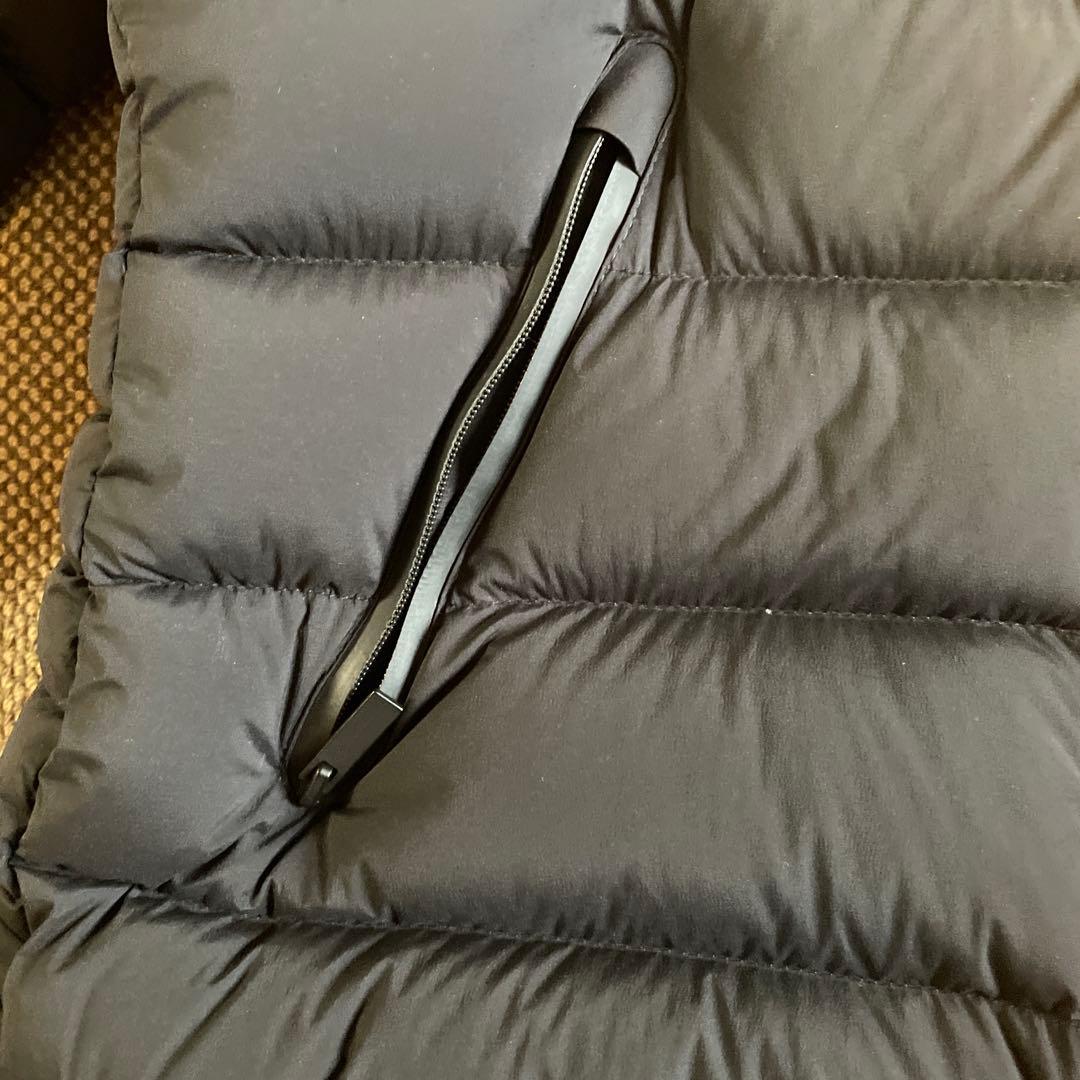 MONCLER フード付きダウンジャケット ブラック えーきちです。