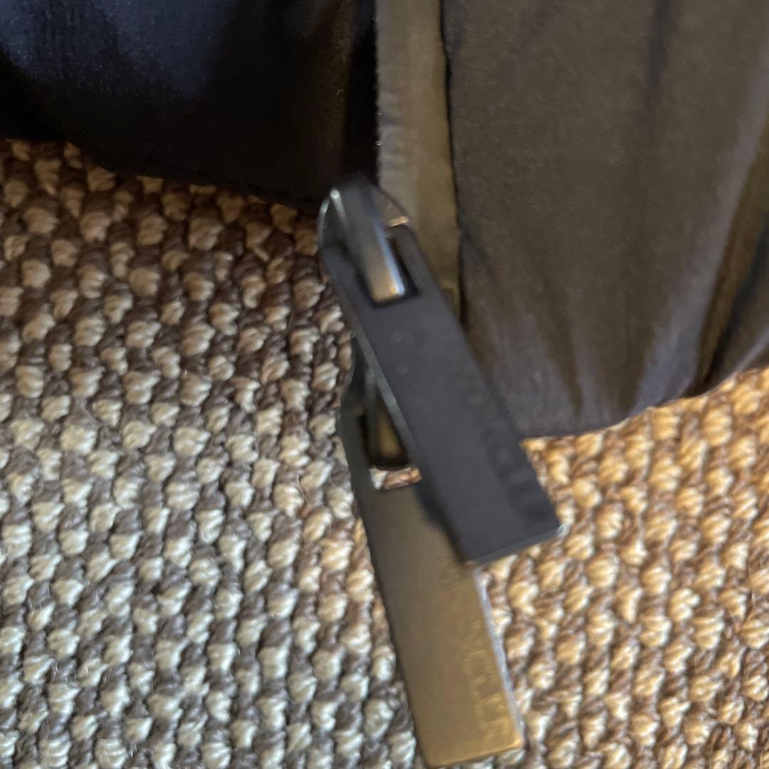 MONCLER フード付きダウンジャケット ブラック えーきちです。