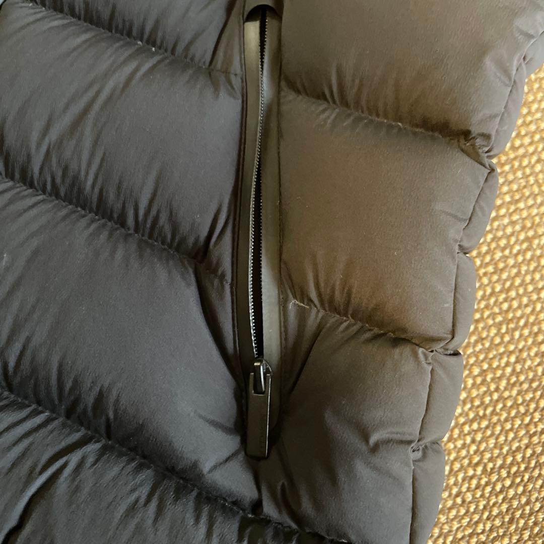 MONCLER フード付きダウンジャケット ブラック えーきちです。