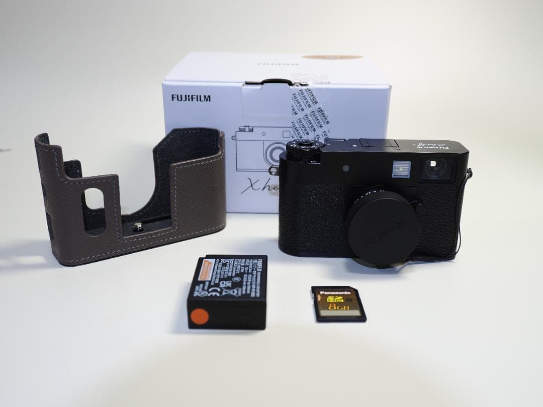 未使用　富士フィルム　FUJIFILM Xhalf X-HF1 ブラック