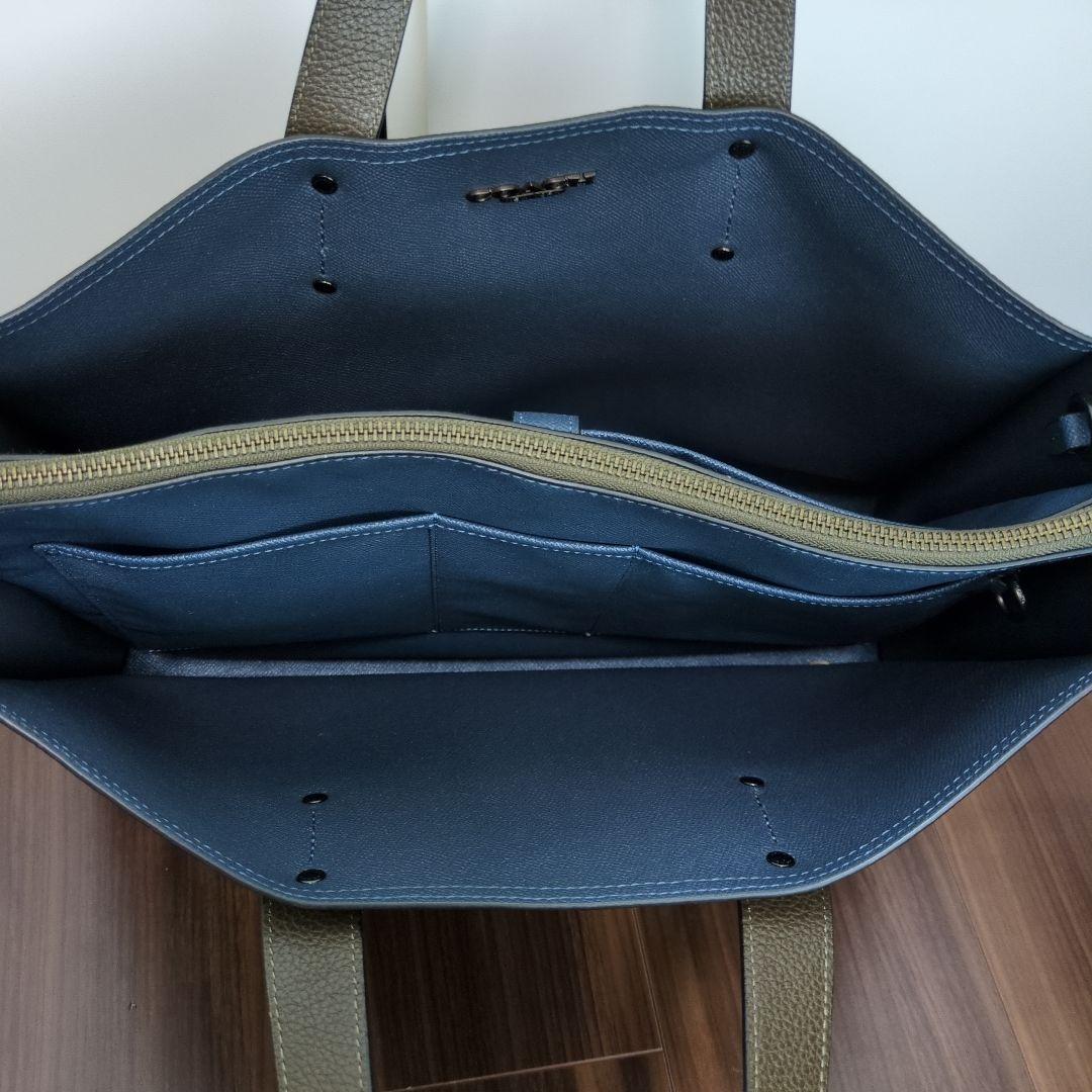 COACH カーキ レザートートバッグ