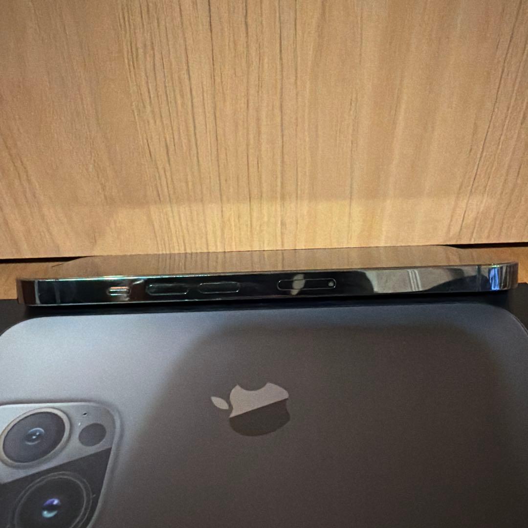 iPhone 13 Pro 本体 Graphite 128GB 充電ケーブル付き