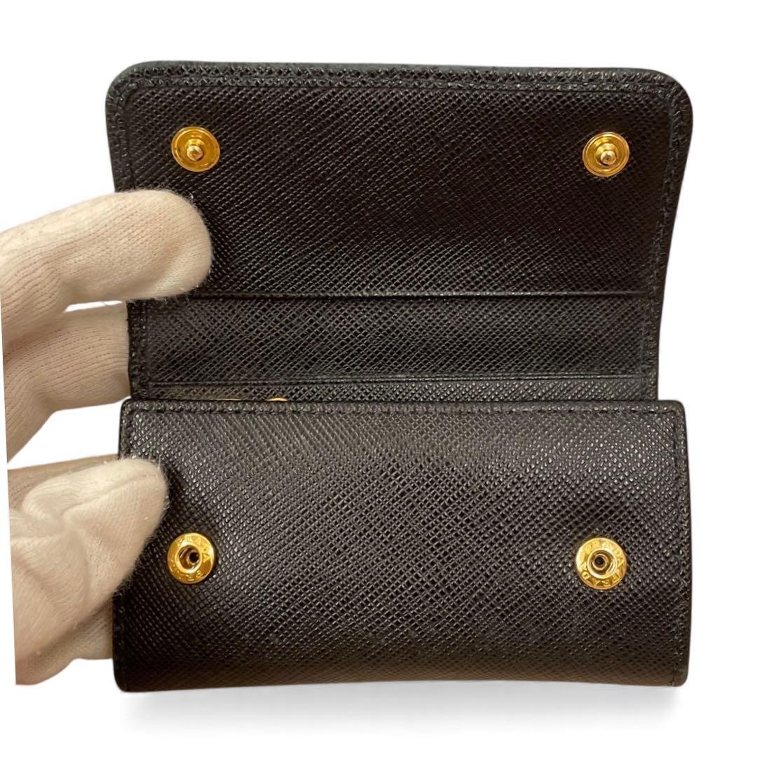 【極美品】PRADA キーケース 6連 サフィアーノレザー 黒 ゴールド金具