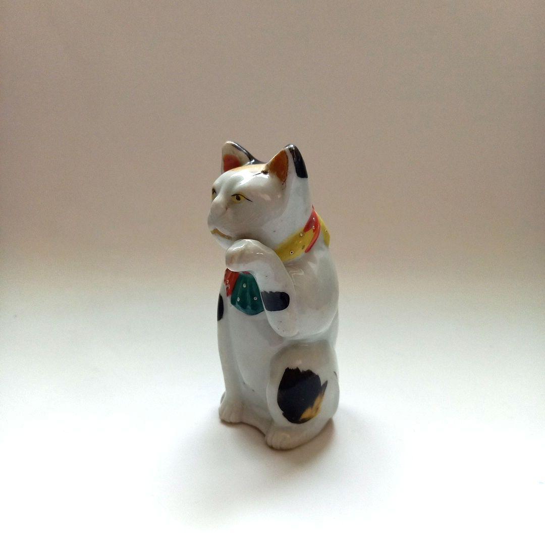 招き猫　磁器人形　猫の置物