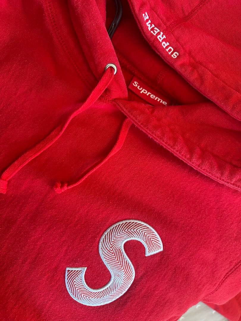 supreme 赤　トレーナー