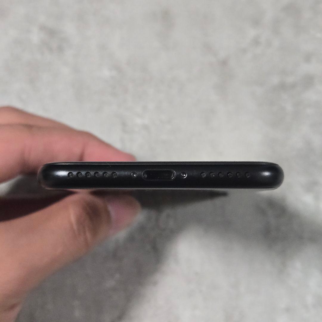 Apple iPhone SE2 ブラック　本体