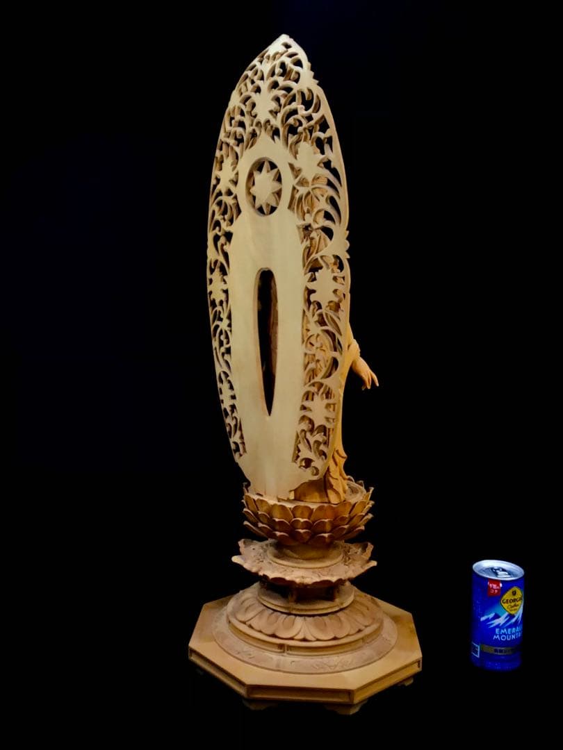 井波彫刻　聖観音菩薩立像　蓮の花の台座付き　大型　高さ約65cm