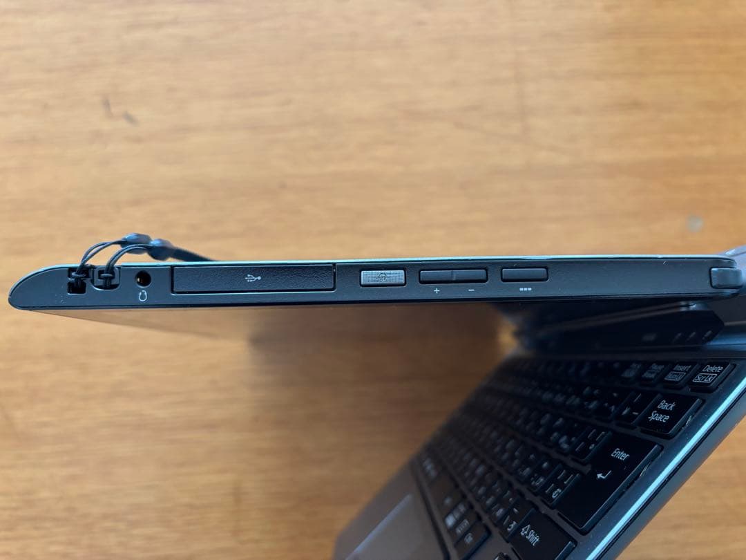 富士通ARROWS Tab Q736/M 2in1ノートパソコン