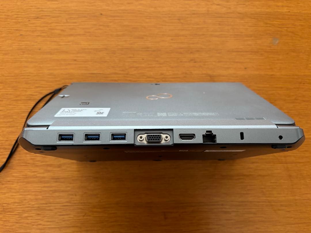 富士通ARROWS Tab Q736/M 2in1ノートパソコン