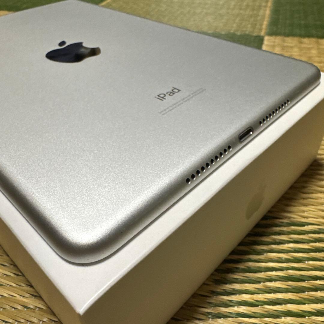 ほぼ未使用　Apple iPad mini (第5世代) 64GBシルバー 本体