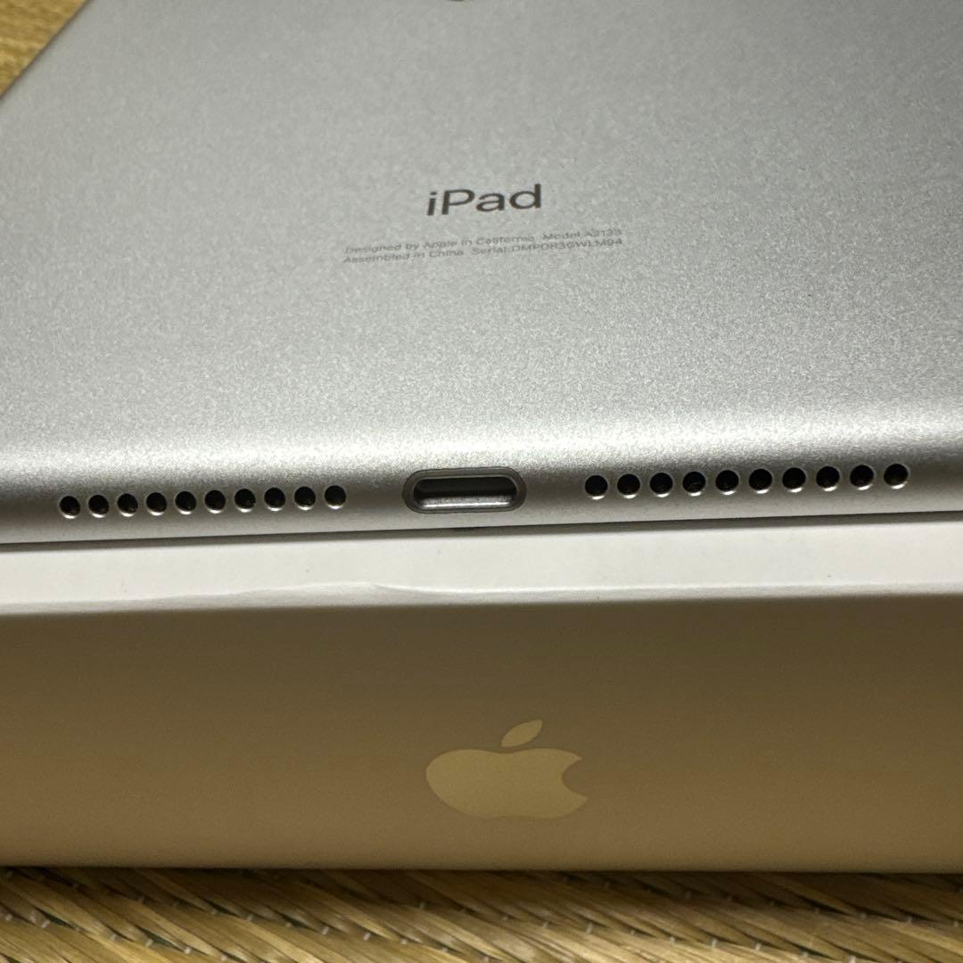 ほぼ未使用　Apple iPad mini (第5世代) 64GBシルバー 本体