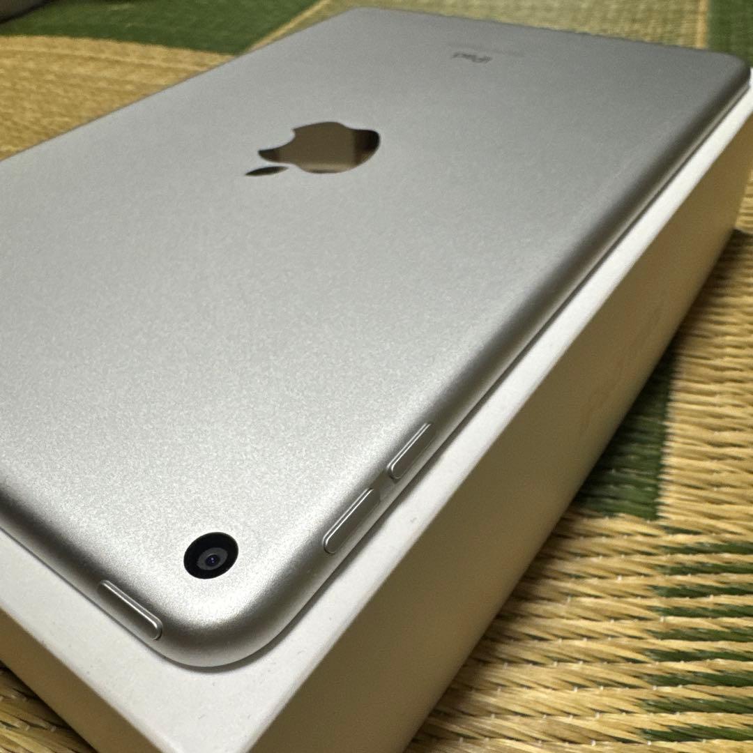ほぼ未使用　Apple iPad mini (第5世代) 64GBシルバー 本体
